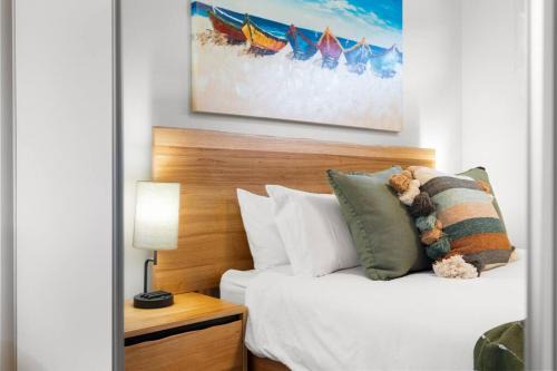 Paradise Palms - Modern Coastal Escape with Backyard in Aldinga Beach