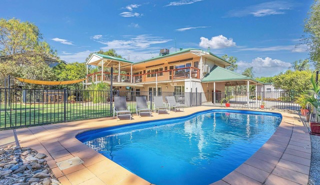 Paro's Landing - Riverfront Holiday Home Echuca in Wharparilla