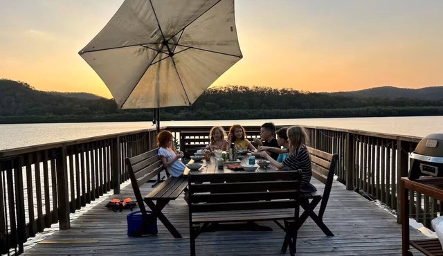 Peaceful Waterfront River Cottage with private Jetty only 90 minutes from Sydney in Gunderman