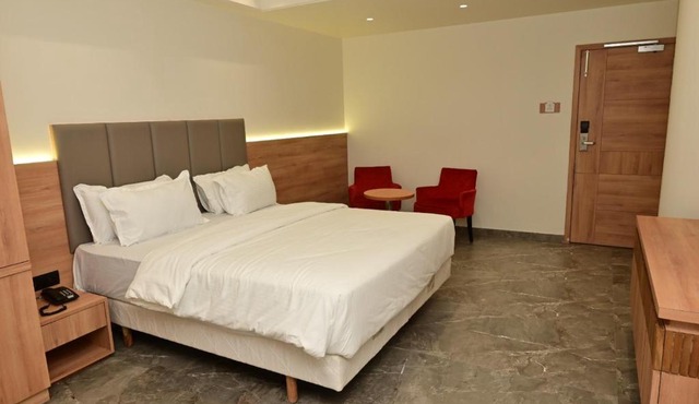 Pelican Hotel in Surendranagar