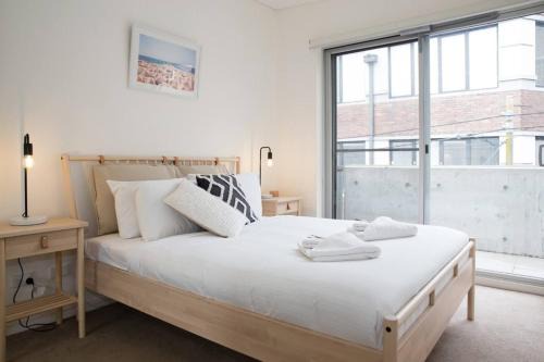 'Perfectly Pyrmont' Sun-drenched Nordic Simplicity in Sydney