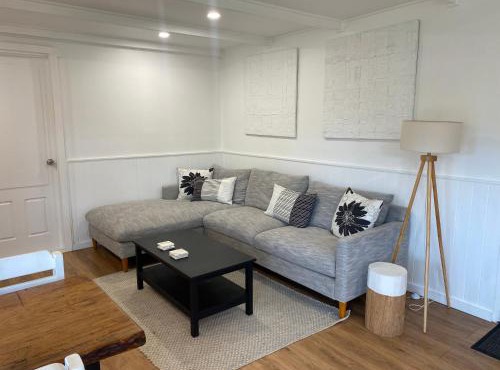Pet friendly cozy cabin in Woombye