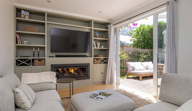 Pet Friendly - Evergreen by the Bay in Sandringham