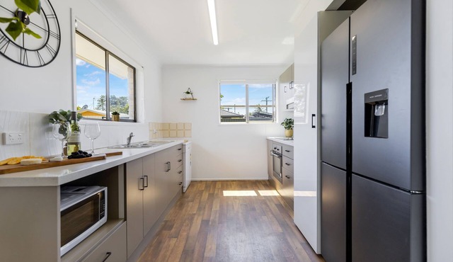 Pet Friendly Fully Fenced Yard - 3 Bedroom House in Wurtulla