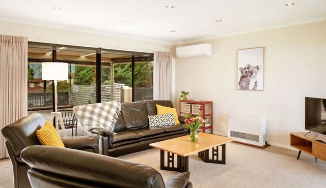 Pet friendly home with sea views in Warrnambool