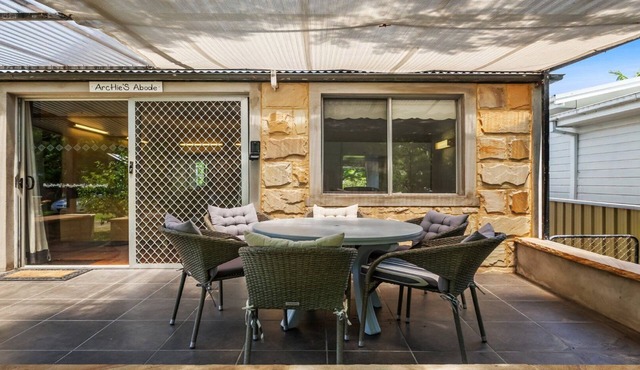 Pet friendly, stroll to Boat Housel in 23 JACARANDA