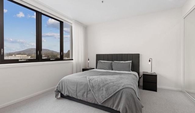 Phenomenal Stay In Phillip in Phillip