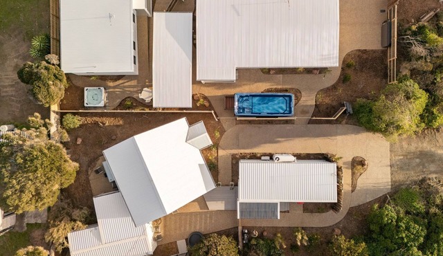 Phillip Island Hot Springs Retreat in Surf Beach