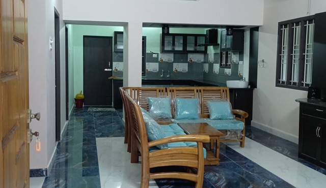 Pleasant 3 bedroom farm stay surrounded by plants, birds and perennial river.