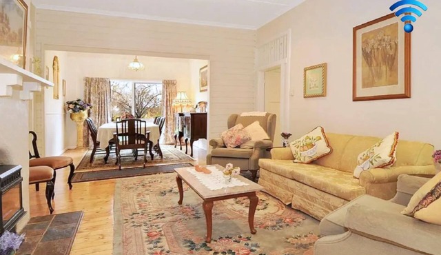Plum Tree Cottage –pets welcome, WiFi in Bowral