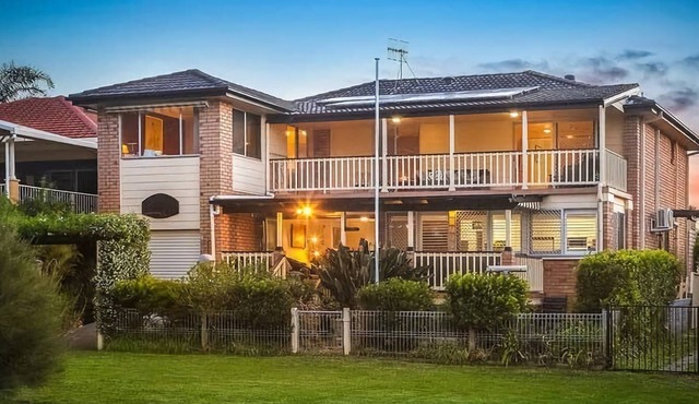 Pool and Spa on the Lakefront Killarney Vale in Killarney Vale