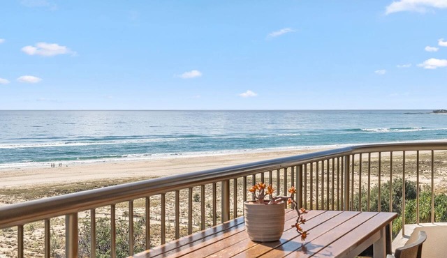 Porta Pacifique 19 - Beachfront Bilinga - Min. 3 Night Stays - Linen Provided in Bilinga