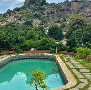 Prabancha Ethnic & Earthen Villa Resorts in Māgadi