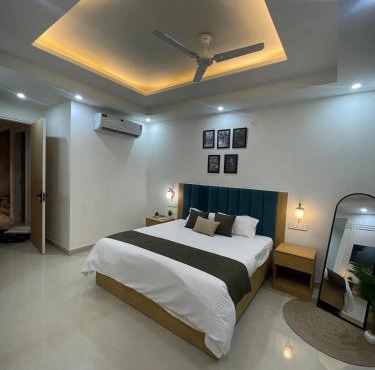 Prema Stays Luxury Studio with Balcony in Gurgaon