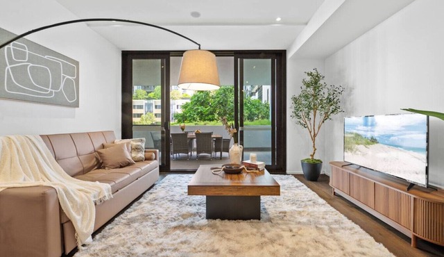 Prestige 3BR Retreat with 2 Parking | Prime Sydney in Mascot