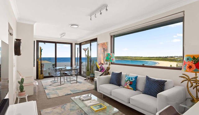 Pristine 2-Bed With Expansive Beach Views in Maroubra