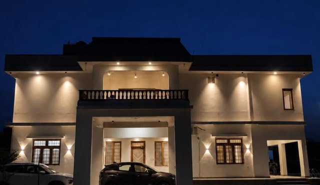 Private Farm with Big Size Pool & 7 Rooms in Kukas in Jaipur