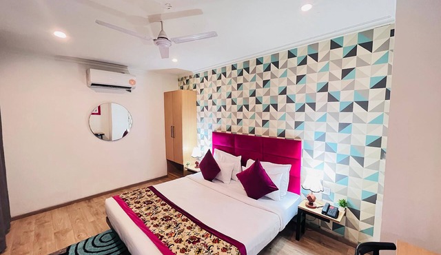 Qotel Comfort Chattarpur- Near Chattarpur Metro