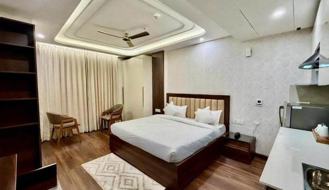 QuickIn Stayz Near Paras Hospital Golf Course Rd Sector 43 Gurgaon
