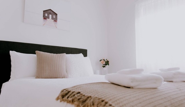 Quiet relaxing Location,2 Bedroom 2 Bathroom Guesthouse.Walking distance to CBD. in Mudgee