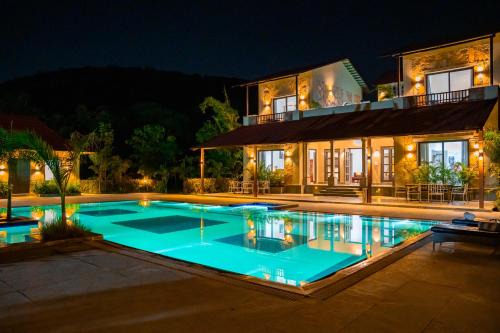 Raas Stays by ELIVAAS Signature 4-BHK Retreat With Private Pool, Gardens, Lounge & Scenic Aravali Views in Dabok