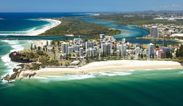Rainbow Pacific Unit 9- Stunning views over Rainbow Bay and Snapper Rocks. Swimming Pool. Wi-Fi in Coolangatta