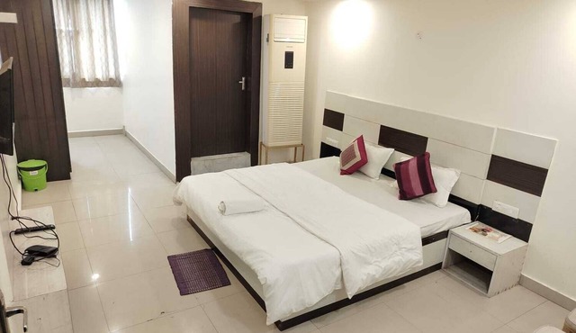 Raj Mahal Rooms & Banquet Hall
