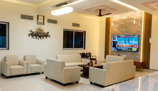 Raj Royal Hotel
