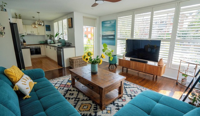 Relaxed Coastal Stay – 2 Bedroom Apartment with Outdoor Space in Dee Why