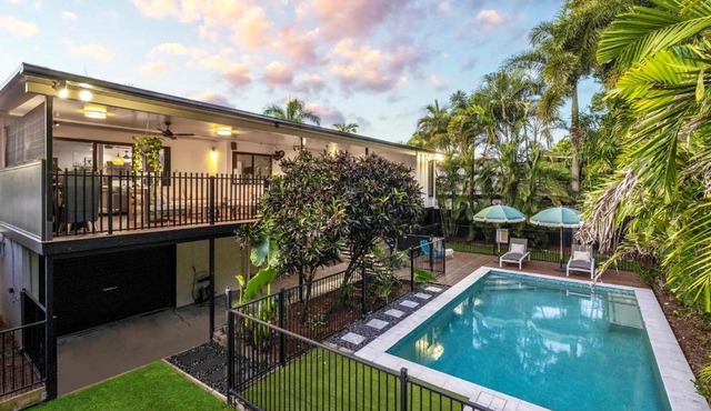Resort Retreat in Mundingburra | Pool, BBQ in Rosslea