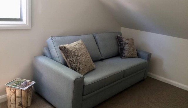 Riverlea Stables- style and charm await you! in Apple Tree Flat