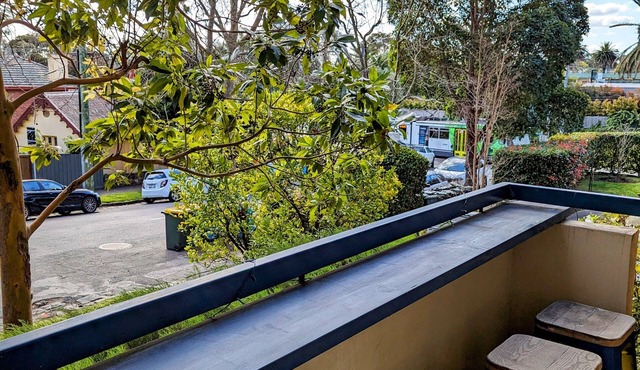 Riverside Haven on City Doorstep in Hawthorn