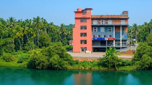 RIVULET River Side Budget Business Class Hotel