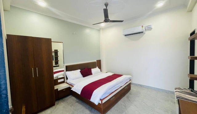 RMB HOTEL AND RESTAURANT in Renwal