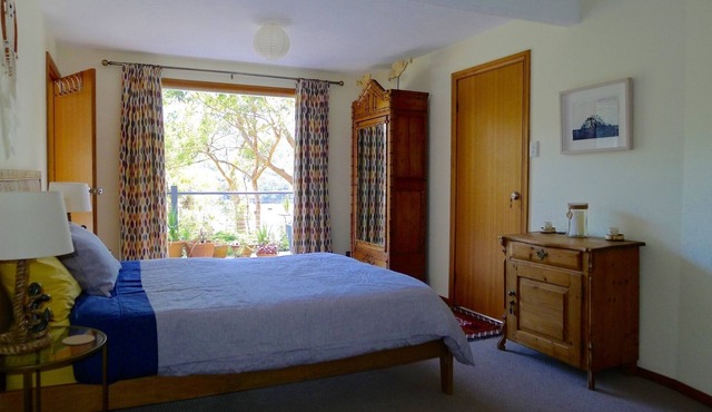 Romantic Owls Nest + Water Views in Phegans Bay