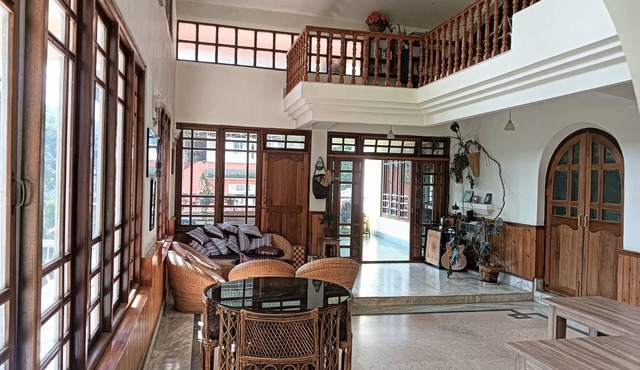 Ronglyang Lotus Villa Homestay (Near MG Road)
