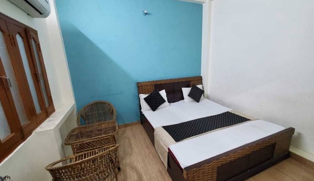 Room 5 - Near to River & Golden temple. Close to all visiting places is nearby