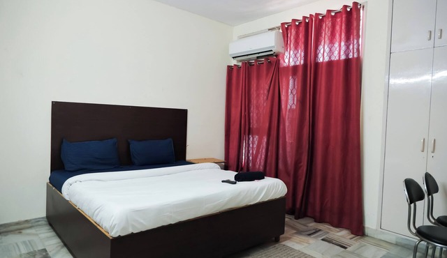 Roomshala 112 Hotel Blissbourn