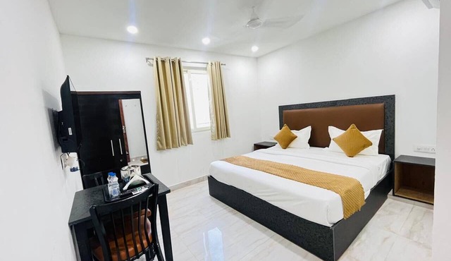 Roomshala Casa Royal - GK 1