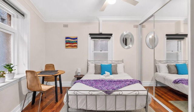 Roslyn Studio Between Harbour Calm and City Energy in Potts Point