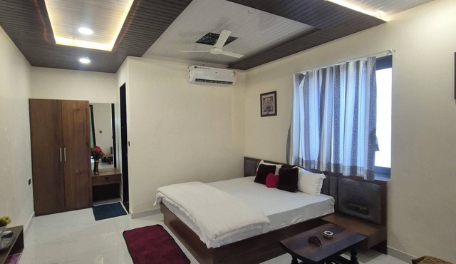 Royal Hotel