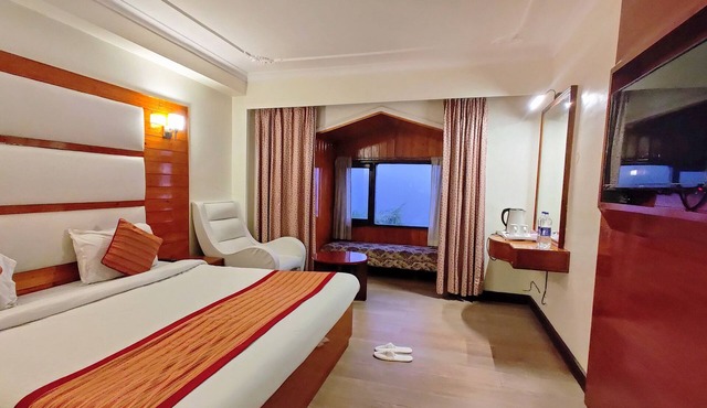 Royal Jardin Whistling Pines Resort