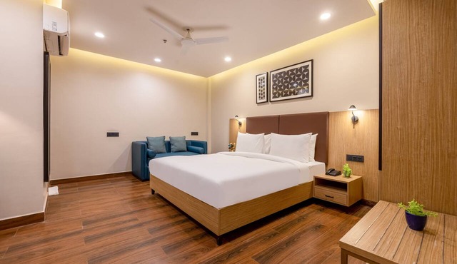 Saltstayz Premier- Sector 15 Noida