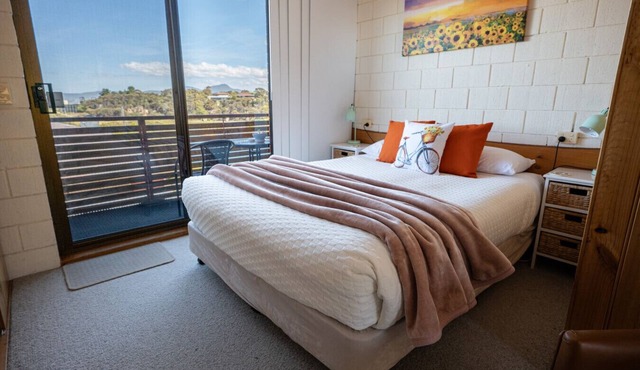 Sea Breeze Studio @ The Blue Seas in Scamander