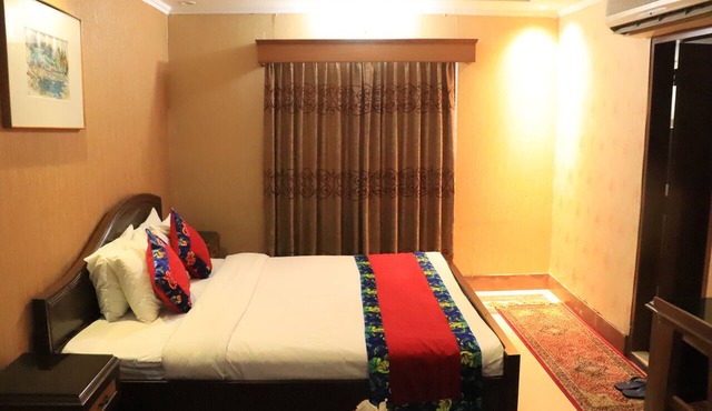 Sea Shell Hotel & Restaurant in Dhaka