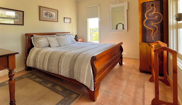 Self contained cabin in quiet coastal bushland setting. Pet friendly! in Robe