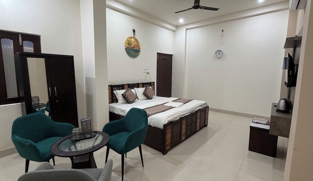 Shri Awadh Hotel
