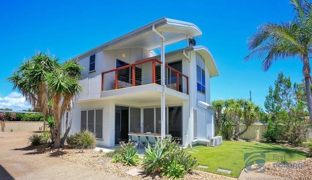 'Simplicity' Beach Side Town House 1 in Woodgate