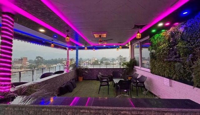Sky view penthouse and 6 rooms , no lift in Rishīkesh