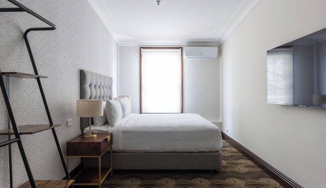 Southern Cross Hotel in St Peters